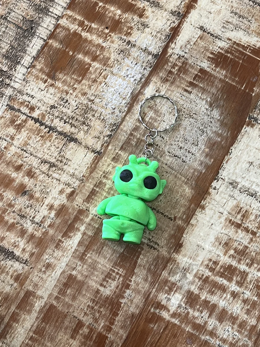 Chaveiro alienígena verde produzido em impressão 3D