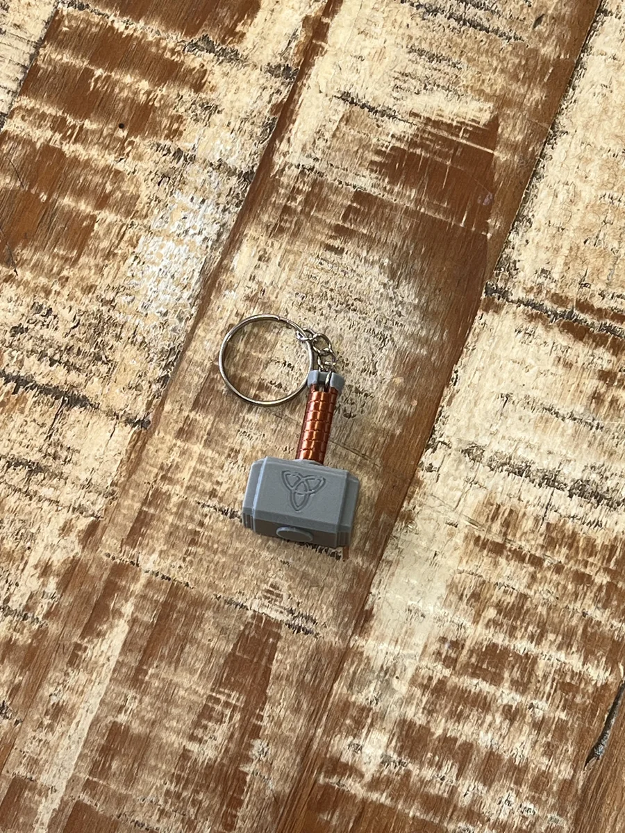 Chaveiro martelo do Thor produzido em impressão 3D