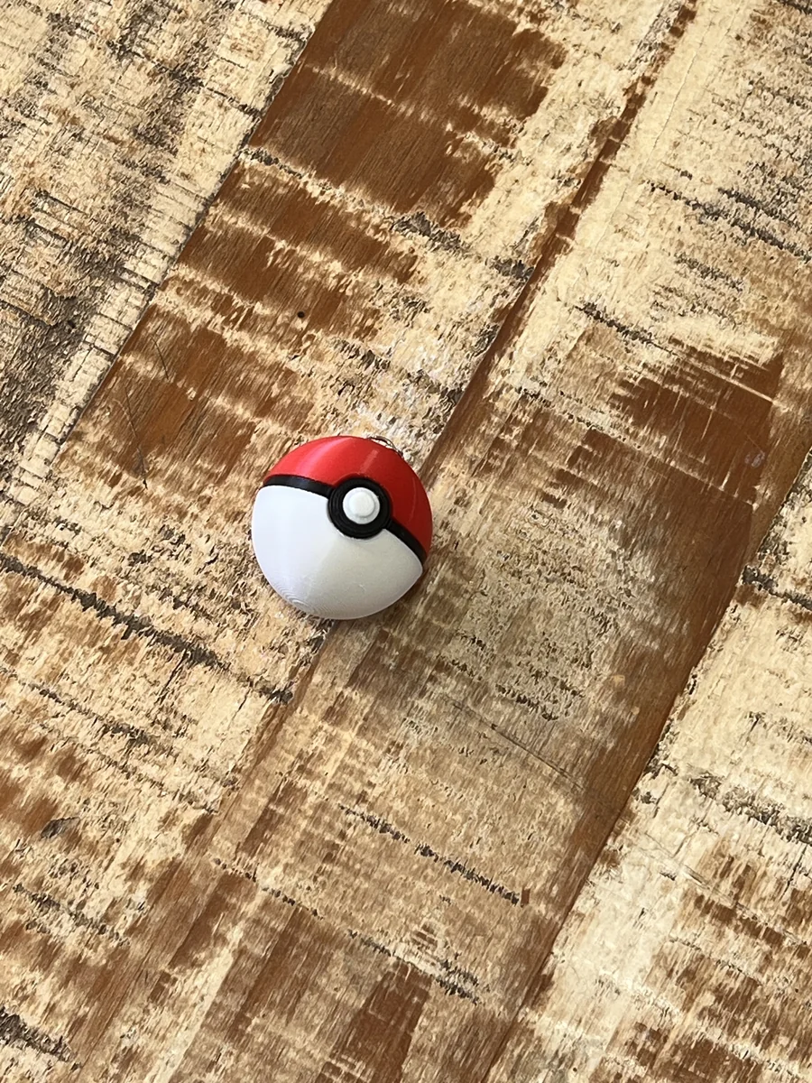 Chaveiro Pokébola produzido em impressão 3D